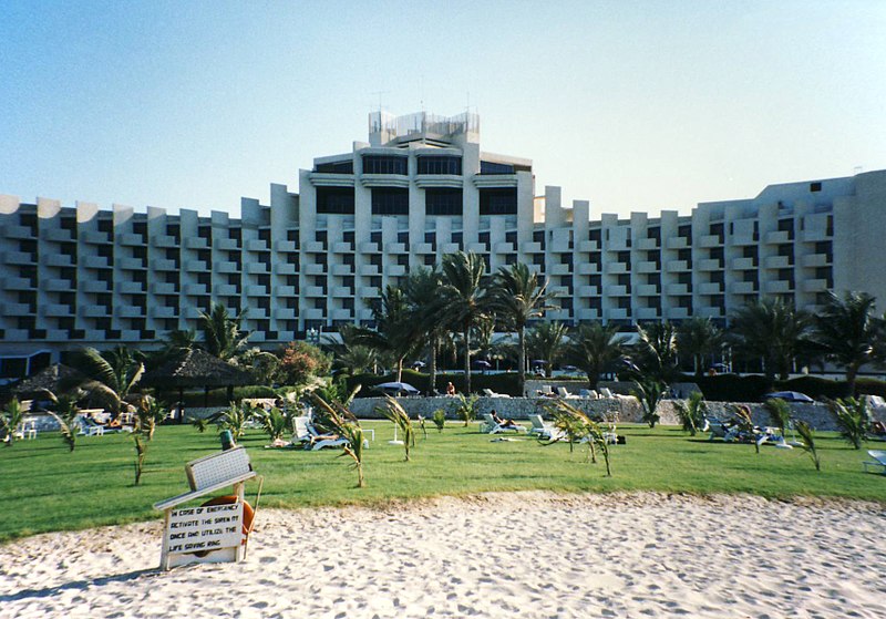 800px-jebel ali hotel 1991%2c jebel ali freezone - dubai - united arab emirates - panoramio