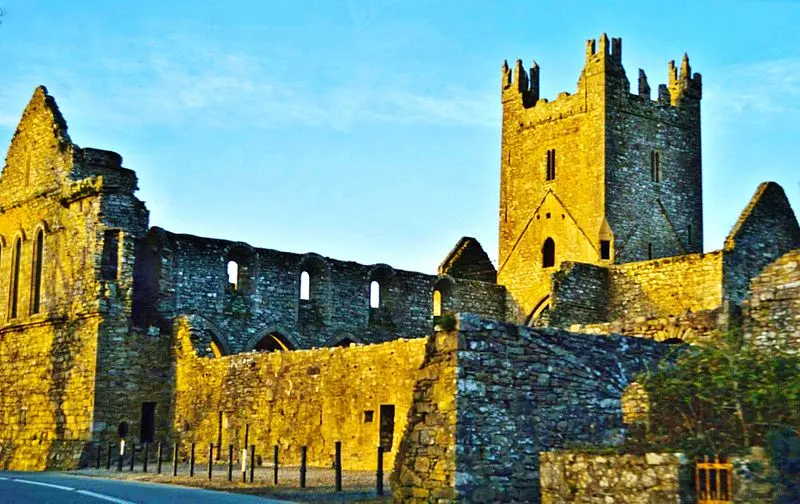 800px-jerpoint abbey thomastown kilkenny ireland