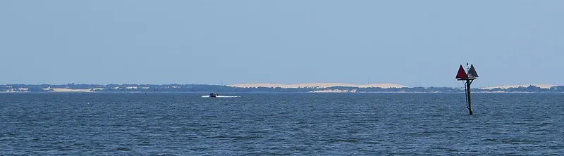 800px-jockeys ridge%2c outer banks%2c from shallowbag bay%2c manteo%2c roanoke island%2c north carolina %2814437471596%29