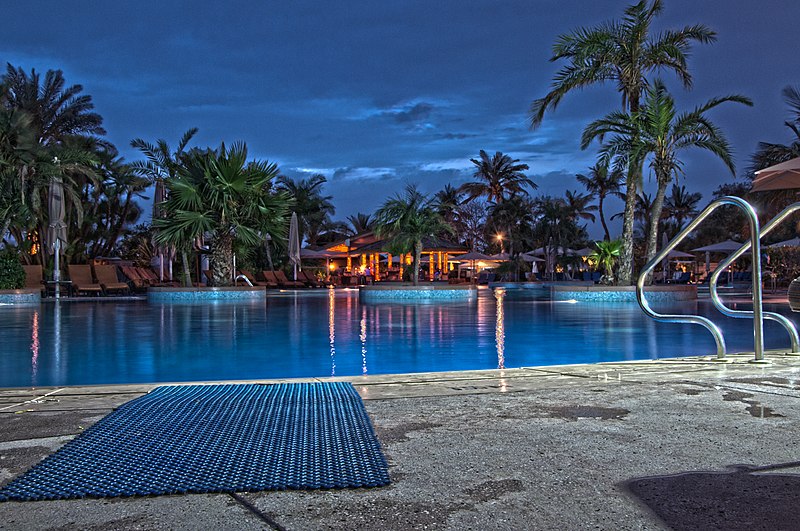 800px-jumeirah beach hotel pool - panoramio