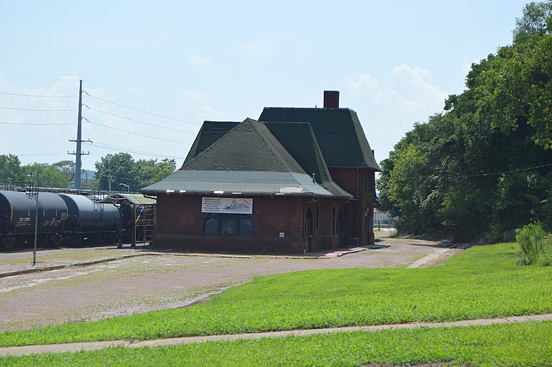 800px-keokuk union depot from east
