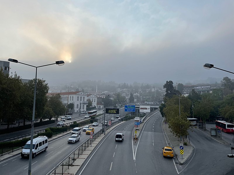 800px-konak tunnel 03