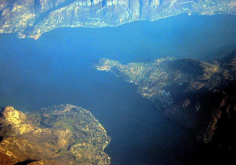 800px-lago di como %26 lago di lecco italy aerial view