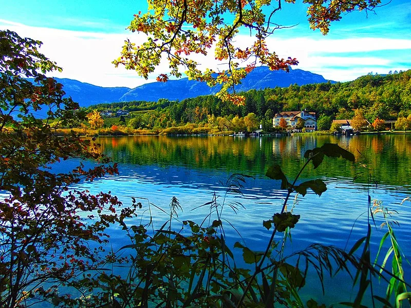 800px-lago di monticolo - photo by giovanni ussi - lago grande 99