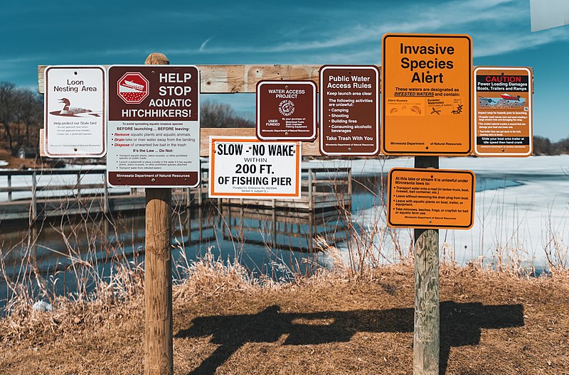 800px-lake victoria water access signs - minnesota dnr - boat launch %2826757729217%29