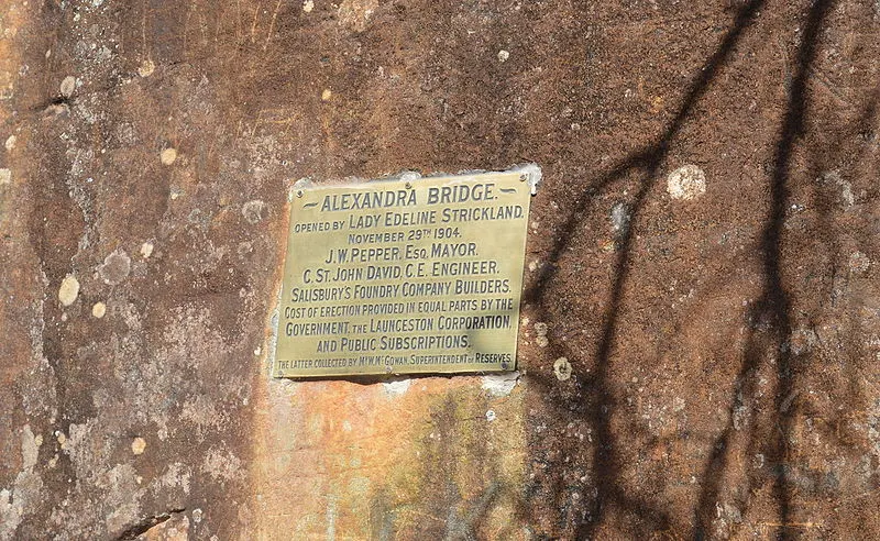 800px-launceston cataract gorge alexandra suspension bridge plaque
