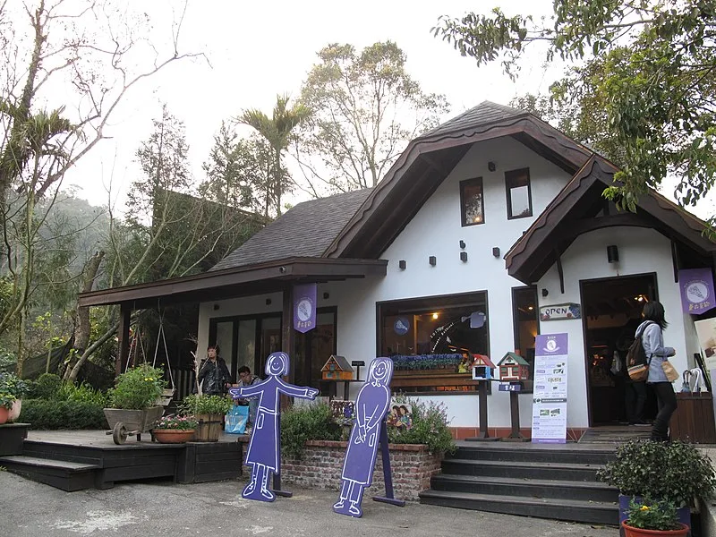 800px-lavender cottage at xinshe