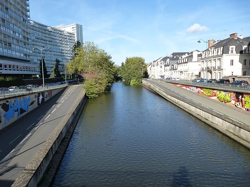 800px-le canal d%27ille et rance a rennes - panoramio