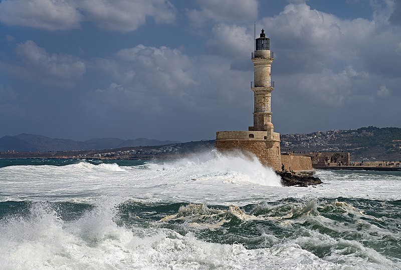 800px-lighthouse in chania. crete%2c greece