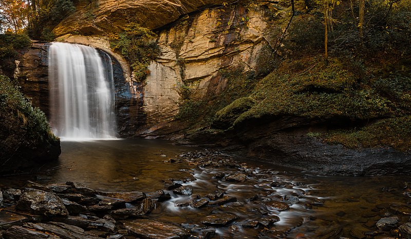 800px-looking glass falls in autumn