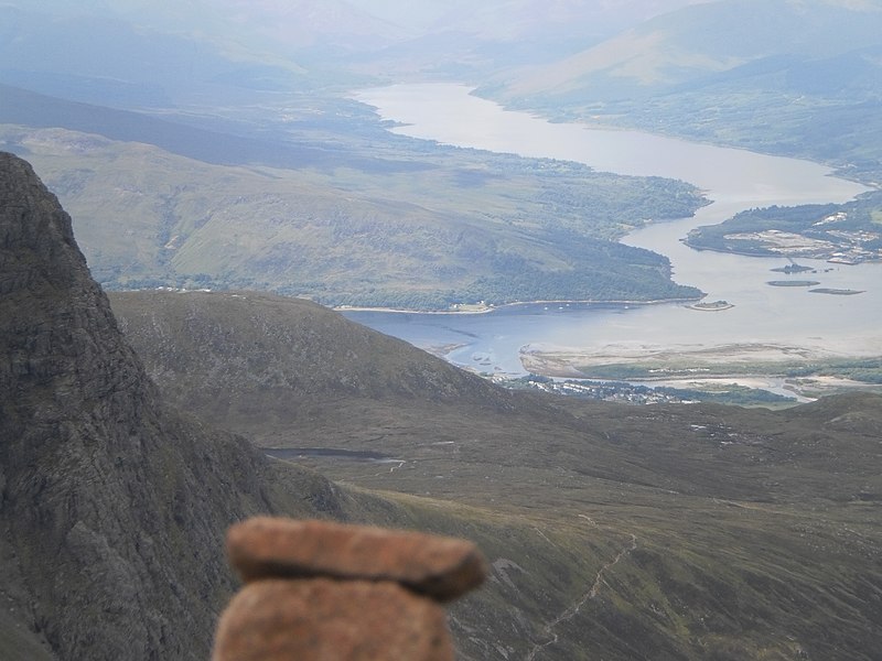 800px-looking towards fort william from carn mor dearg summit cairn - geograph.org.uk - 2494885