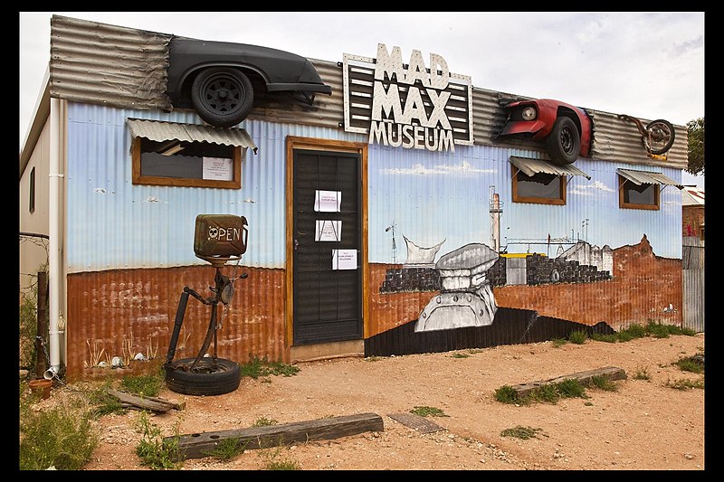 800px-mad max 2 museum silverton-1 %285141665025%29