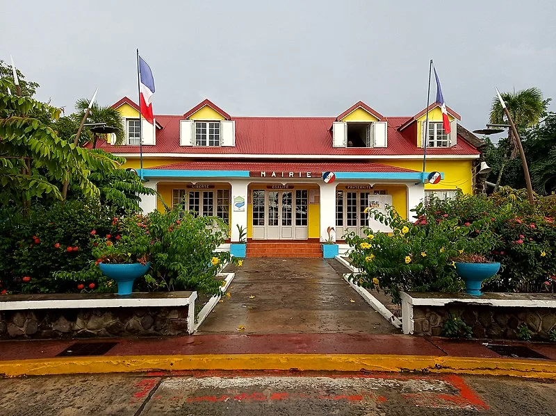 800px-mairie de terre-de-haut 01