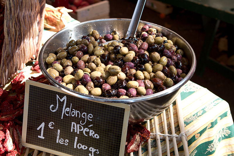 800px-market aix-en-provence 20100828 olives