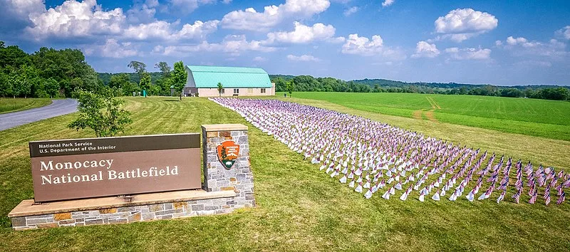 800px-memorial day flags - monocacy national battlefield - frederick%2c maryland