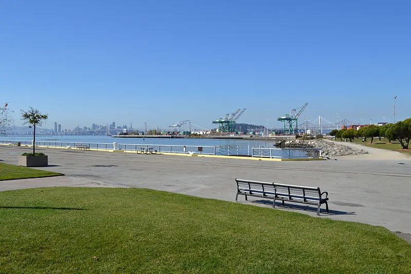 800px-middle harbor shoreline park in the port of oakland