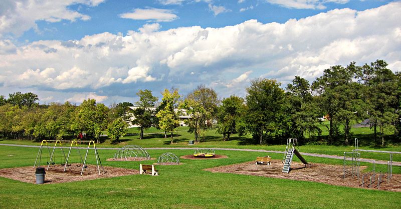 800px-middletown park playground