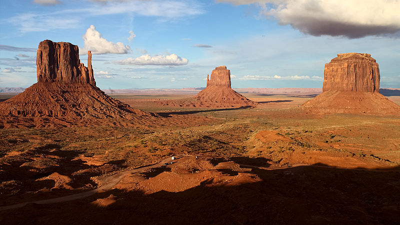 800px-monument valley -2 %289103464018%29