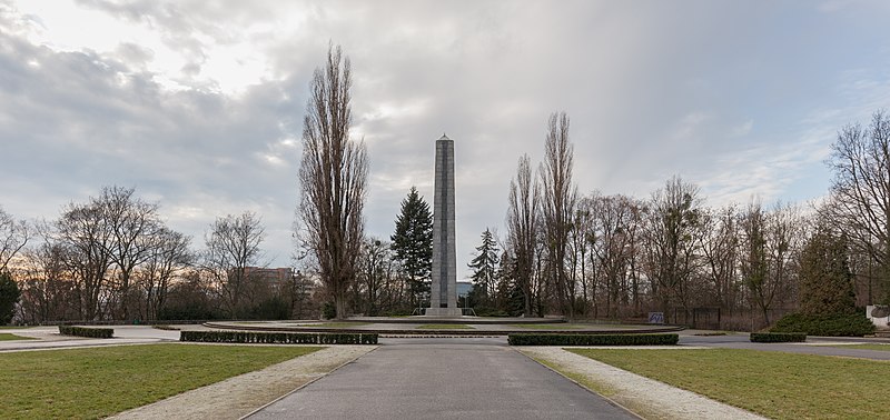 800px-monumento a los h%c3%a9roes%2c parque ciudadela%2c poznan%2c polonia%2c 2019-12-18%2c dd 02