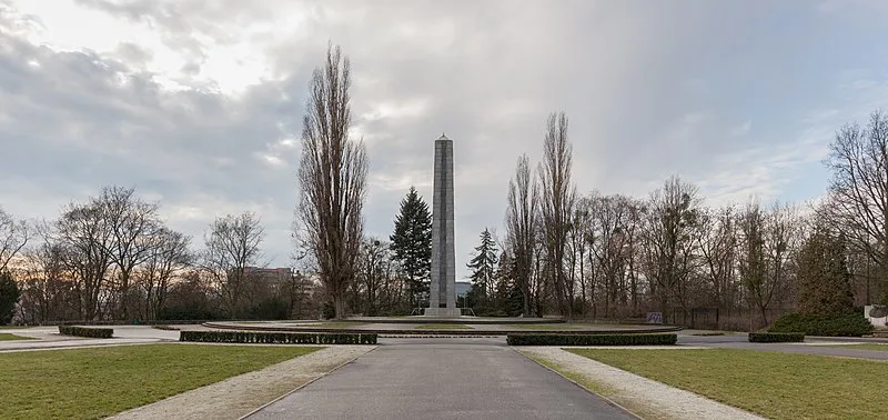 800px-monumento a los h%c3%a9roes%2c parque ciudadela%2c poznan%2c polonia%2c 2019-12-18%2c dd 02