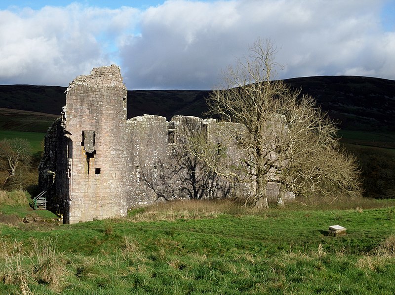 800px-morton castle%2c thornhill%2c dumfries and galloway%2c scotland - south facing fortifications
