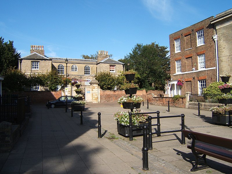 800px-museum square and the castle%2c wisbech - geograph.org.uk - 3607031