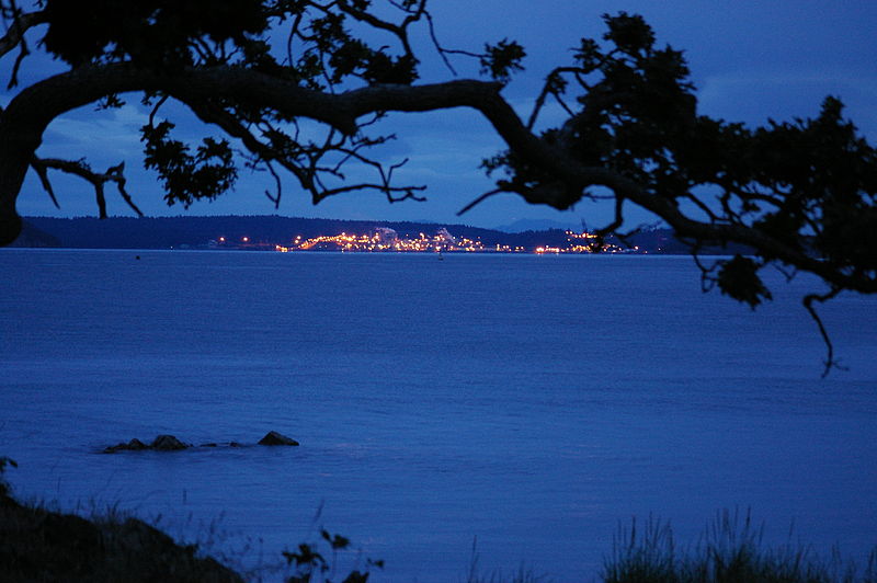 800px-nanaimo harbor lights