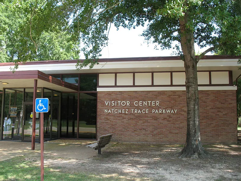 800px-natchez trace parkway visitor center in tupelo