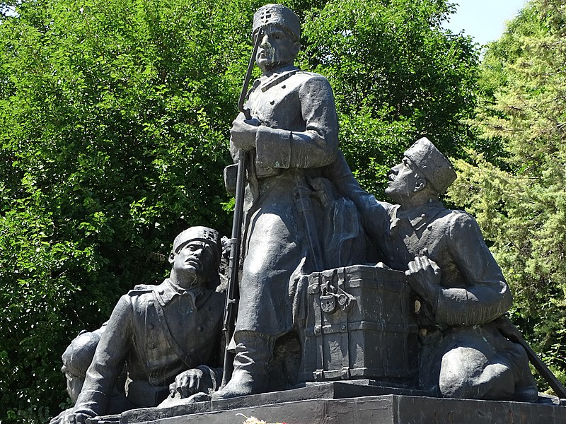 800px-nationalist statue in plaza - tsar simeon garden - plovdiv - bulgaria %2843346408191%29