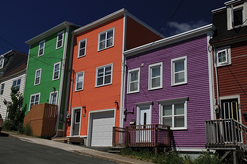 800px-newfoundland painted houses %28189131715%29