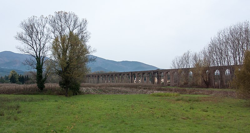 800px-nottolini aqueduct - lucca%2c italy - panoramio