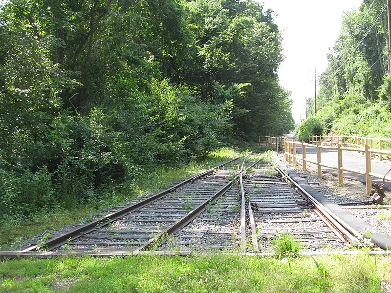 800px-old rails%2c washington secondary trail%2c coventry%2c rhode island