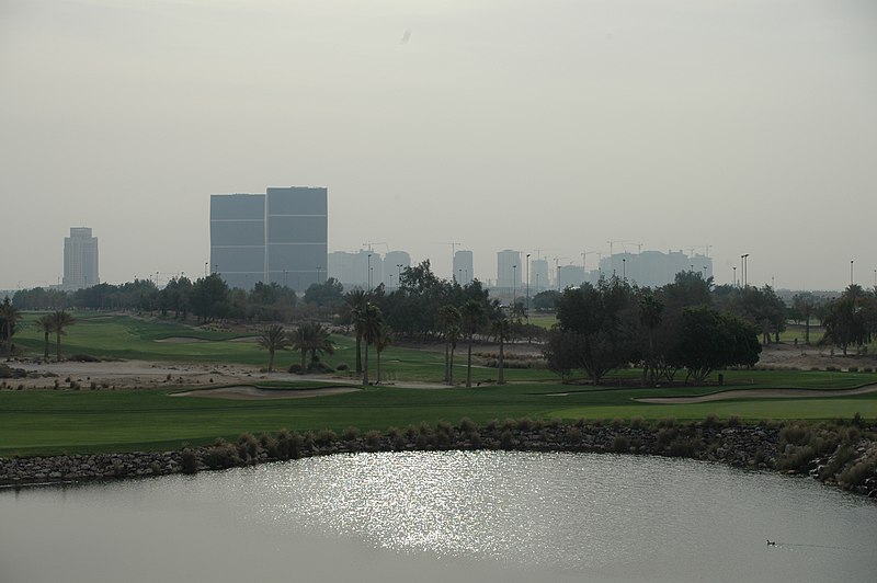 800px-panoramic view of doha golf club in al egla