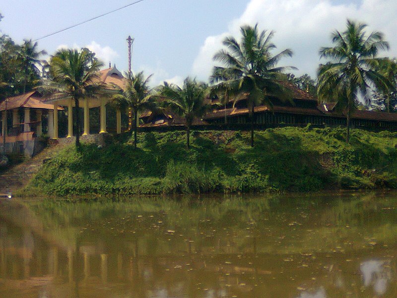 800px-pazhoor shiva temple - panoramio