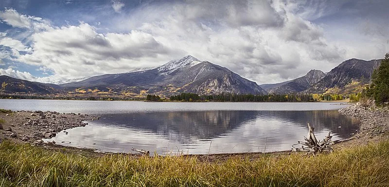 800px-peak 1 of the tenmile range and lake dillon %28174309065%29