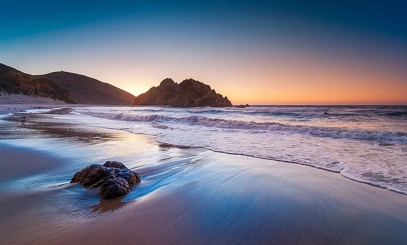 800px-pfeiffer beach%2c big sur%2c california%2c united states