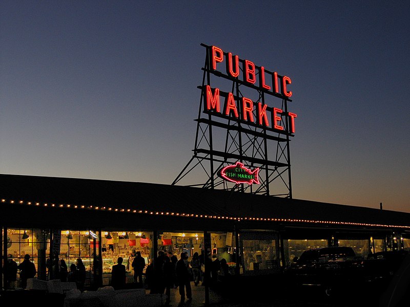 800px-pike place market 1