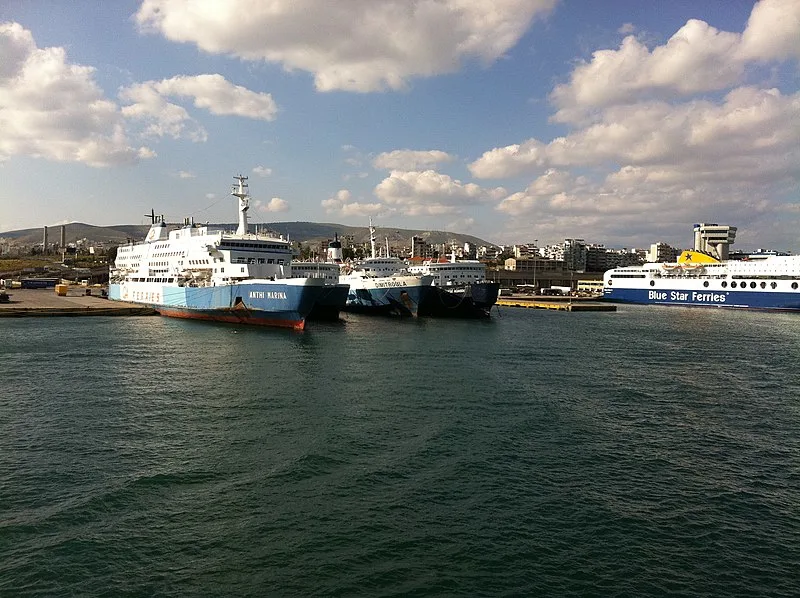 800px-piraeus harbour%2c greece - panoramio