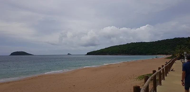 800px-plage de la perle %28guadeloupe%29