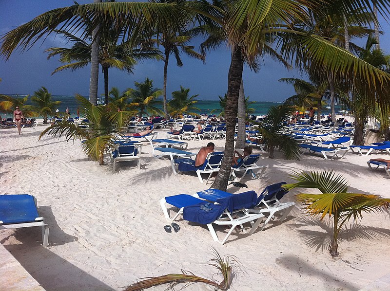 800px-playa bibijagua%2c punta cana 23000%2c dominican republic - panoramio %283%29