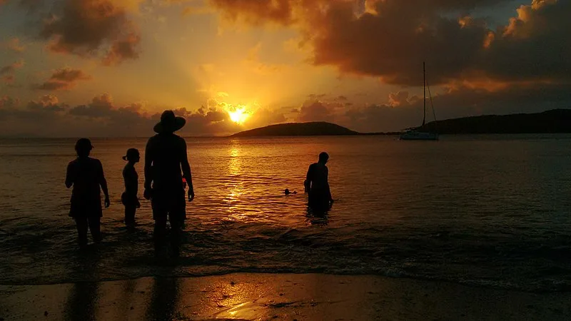 800px-playa melones en barrio playa sardinas i%2c culebra%2c puerto rico