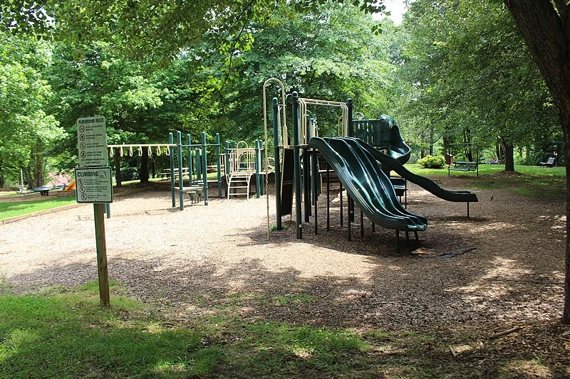 800px-playground%2c unicoi hill park