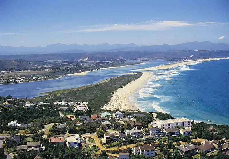 800px-plettenberg bay%27s lookout - south africa %282417712635%29