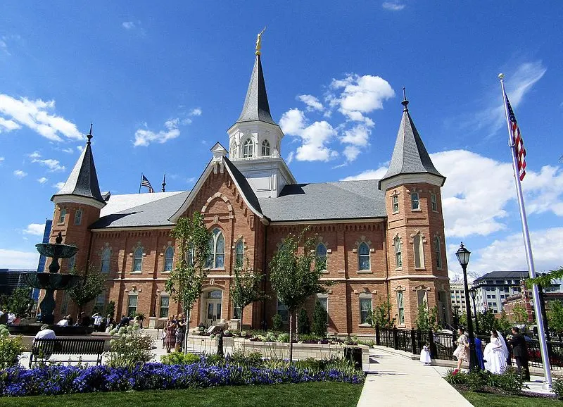 800px-provo city center temple %2835147493446%29