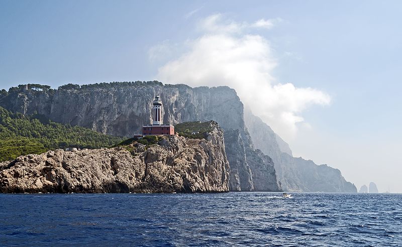 800px-punta carena lighthouse and surrounding capri