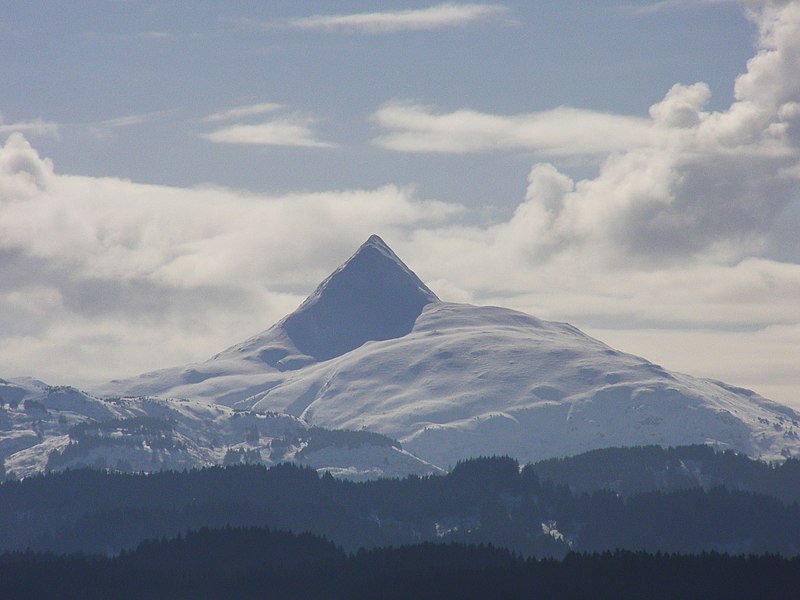 800px-pyramid peak in kodiak island%2c alaska %2826415117178%29