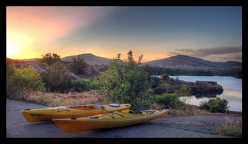 800px-quanah parker kayaking%2c wichita mountains%2c oklahoma - flickr - jonathanw100