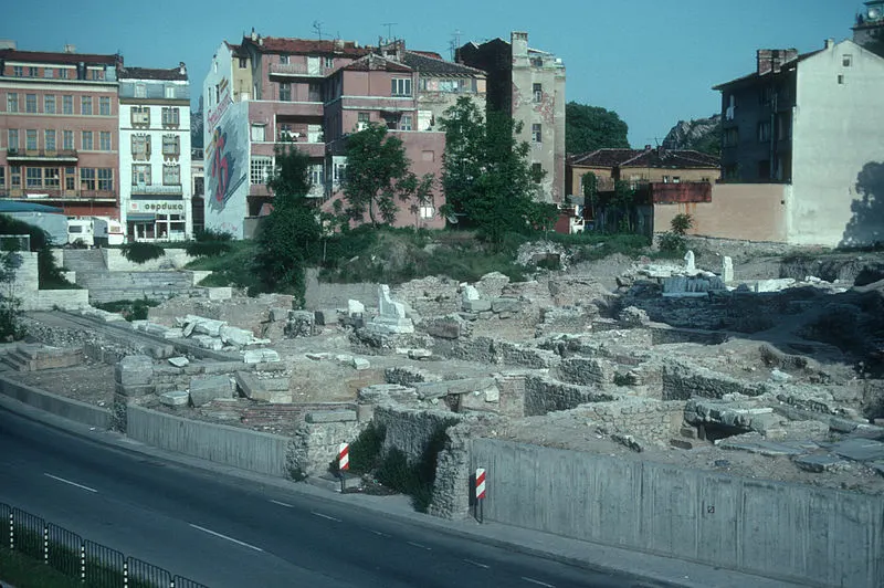 800px-ruins of the roman forum%2c plovdiv