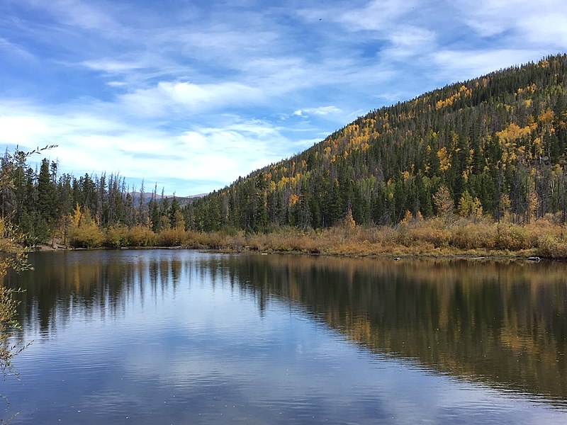 800px-rainbow lake%2c colorado