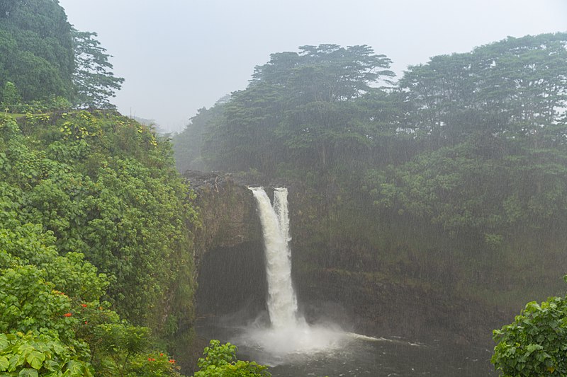800px-rainbow falls hilo hawaii %2844460169360%29